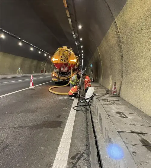 池州隧道排水渠清淤